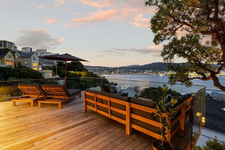 Photo of property in 2 Maida Vale Road, Roseneath, Wellington, 6011