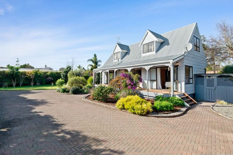 Photo of property in 16 Taihiki Road, Clarks Beach, 2122