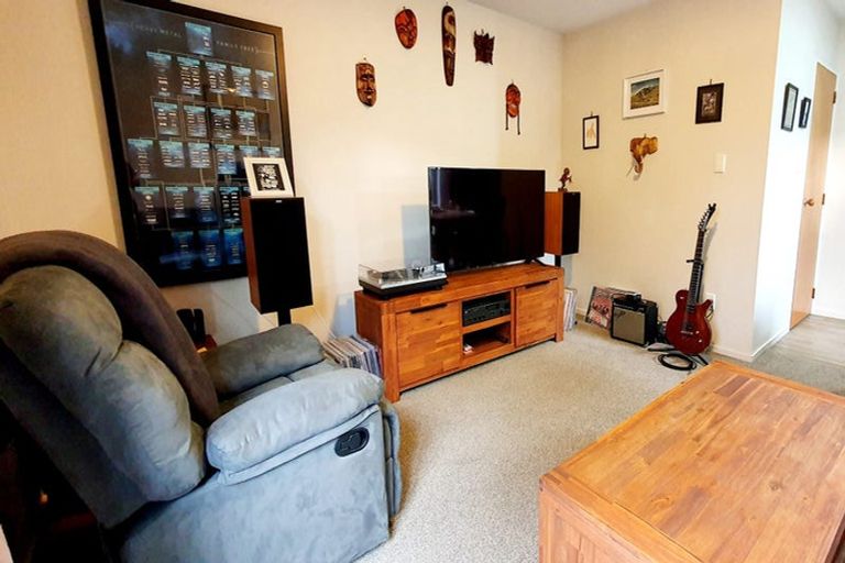 Photo of property in 4/19 Grove Road, Addington, Christchurch, 8024