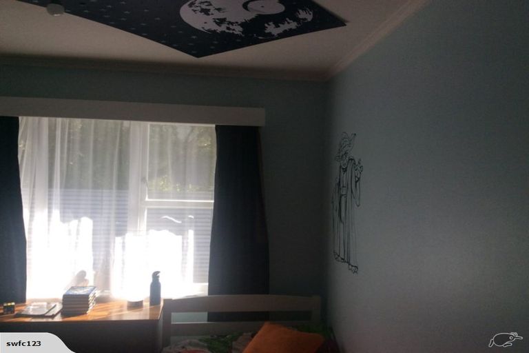 Photo of property in 5 Cron Avenue, Te Atatu South, Auckland, 0610