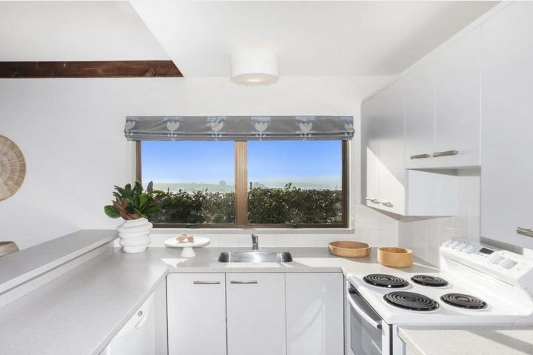 Photo of property in 1/17 Moncks Spur Road, Redcliffs, Christchurch, 8081