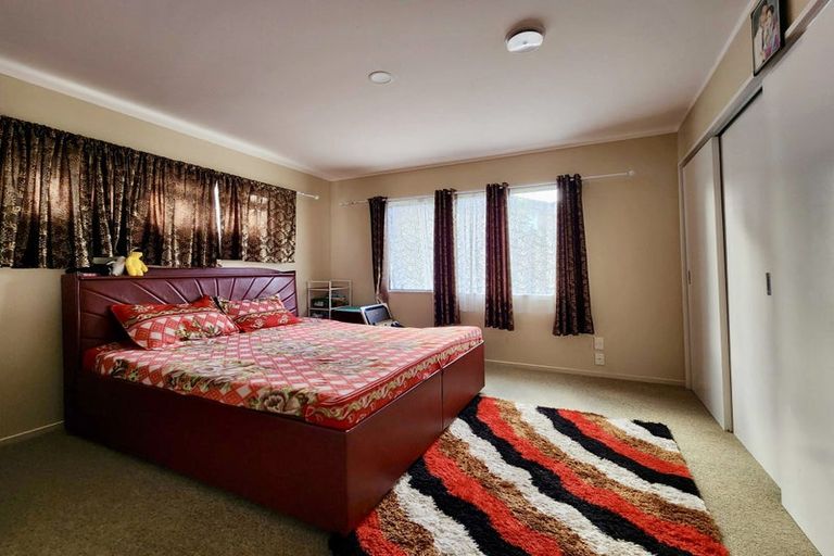Photo of property in 9 Killygordon Place, Massey, Auckland, 0614