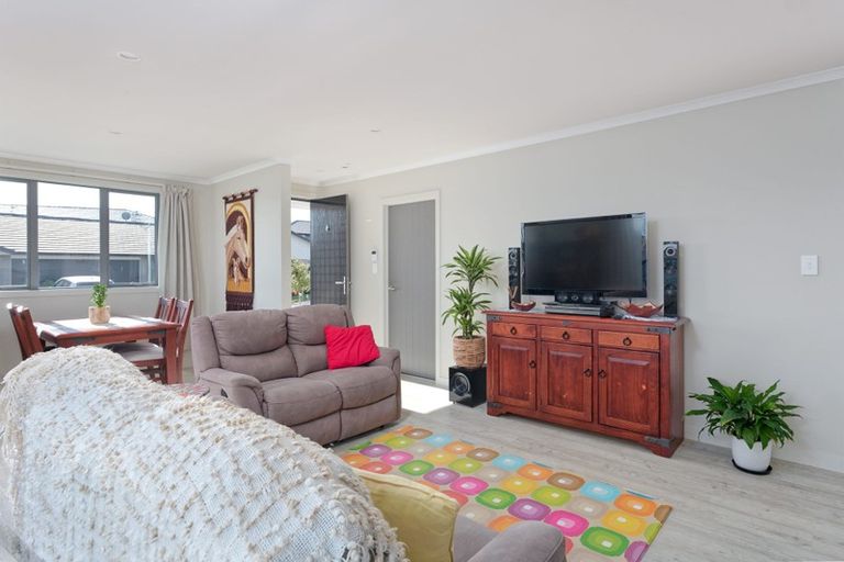 Photo of property in Waterview Estate, 44/4 Greystone Place, Omokoroa, 3114