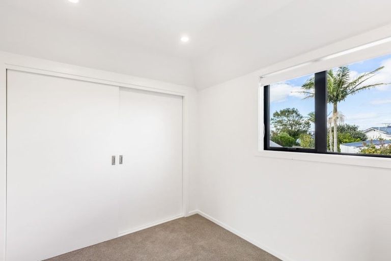 Photo of property in 16/12 Tawa Road, Te Atatu Peninsula, Auckland, 0610