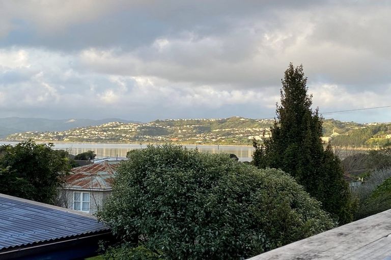 Photo of property in 2/11 Te Arawi Street, Takapuwahia, Porirua, 5022