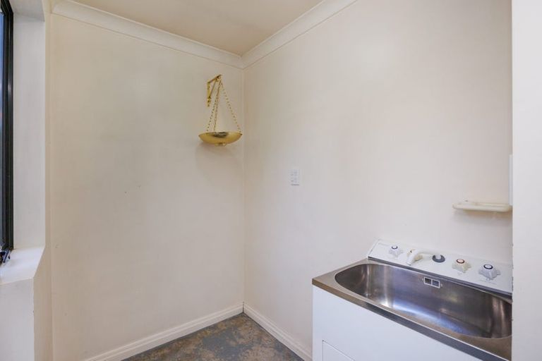 Photo of property in 12 Franklin Avenue, Hokowhitu, Palmerston North, 4410