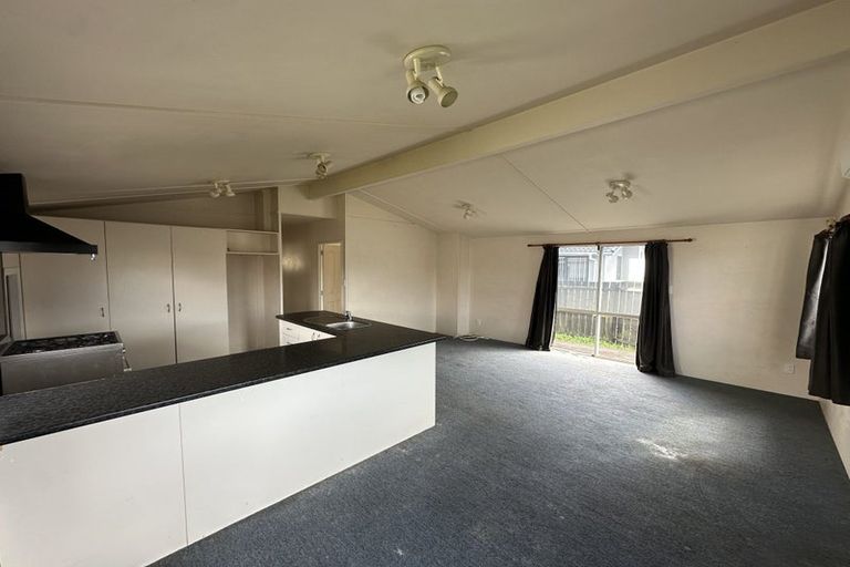 Photo of property in 10 Swanson Road, Henderson, Auckland, 0610