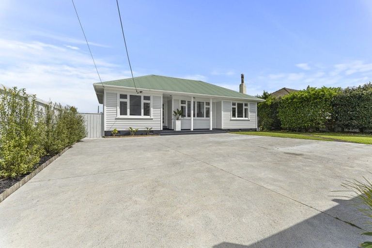 Photo of property in 130 Seaview Road, Westown, New Plymouth, 4310