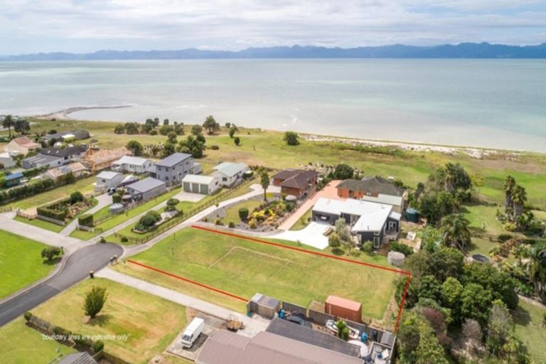 Photo of property in 16 Mylindas Road, Whakatiwai, Miranda, 2473