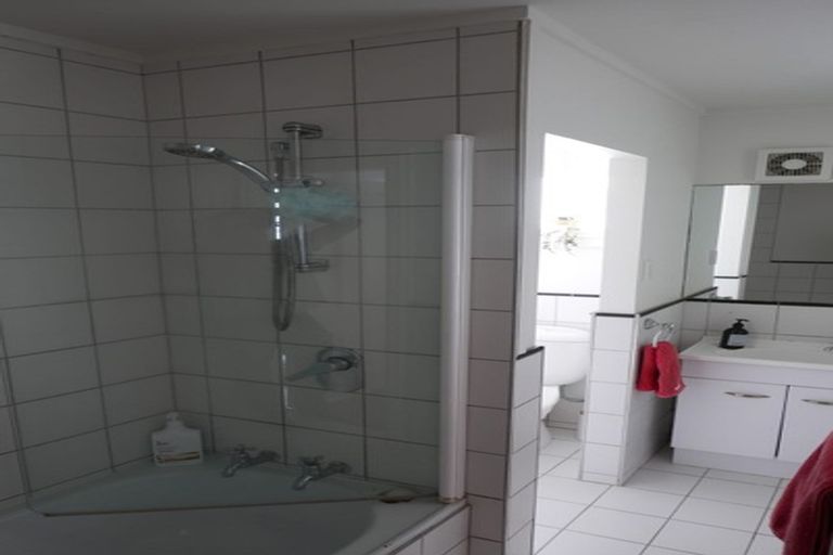 Photo of property in 22 Sugarloaf Road, Brooklyn, Wellington, 6021