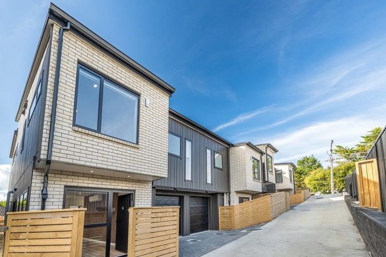 Photo of property in 98e Royal Road, Massey, Auckland, 0614