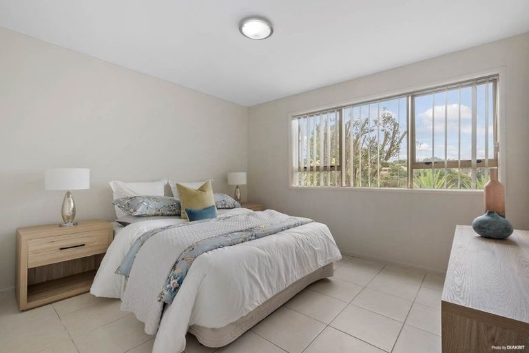 Photo of property in 1/10 Mcquoid Place, Glenfield, Auckland, 0629