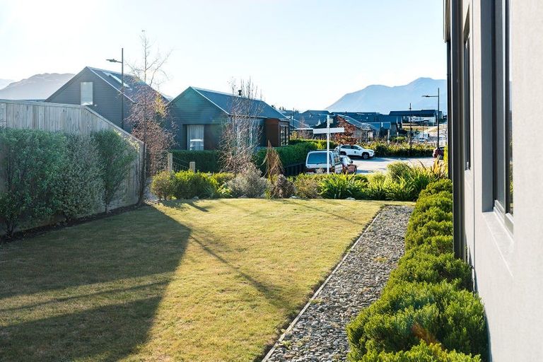 Photo of property in 39 Obelisk Street, Wanaka, 9305