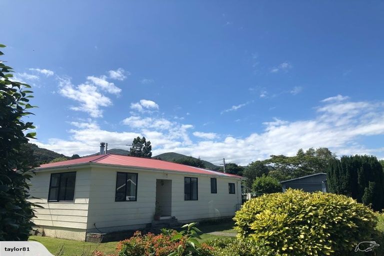 Photo of property in 17 Bell Street, Featherston, 5710