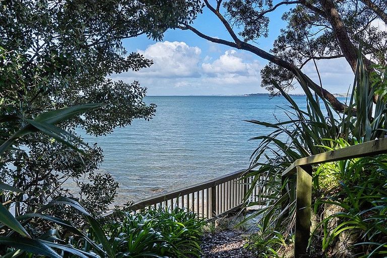 Photo of property in 899 Whangaparaoa Road, Manly, Whangaparaoa, 0930