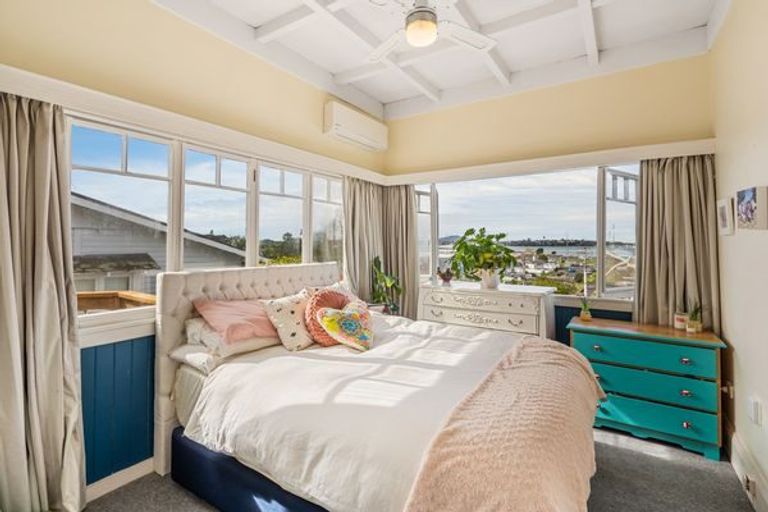 Photo of property in 16 Alfred Street, Northcote Point, Auckland, 0627