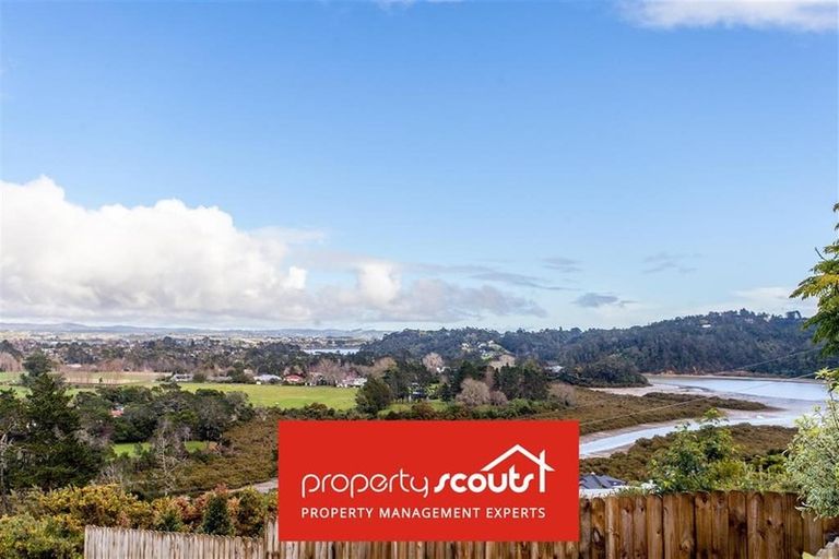 Photo of property in 86 Kittiwake Drive, Schnapper Rock, Auckland, 0632