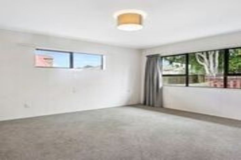 Photo of property in 6 Youngs Road, Papakura, 2110