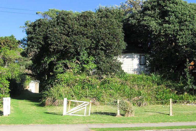 Photo of property in 18 Heperi Street, Waikanae Beach, Waikanae, 5036