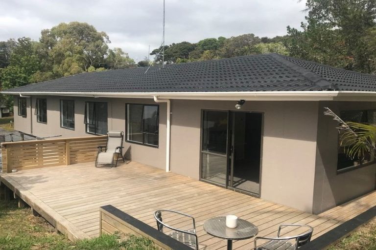 Photo of property in 17 Jenanne Place, Totara Vale, Auckland, 0629