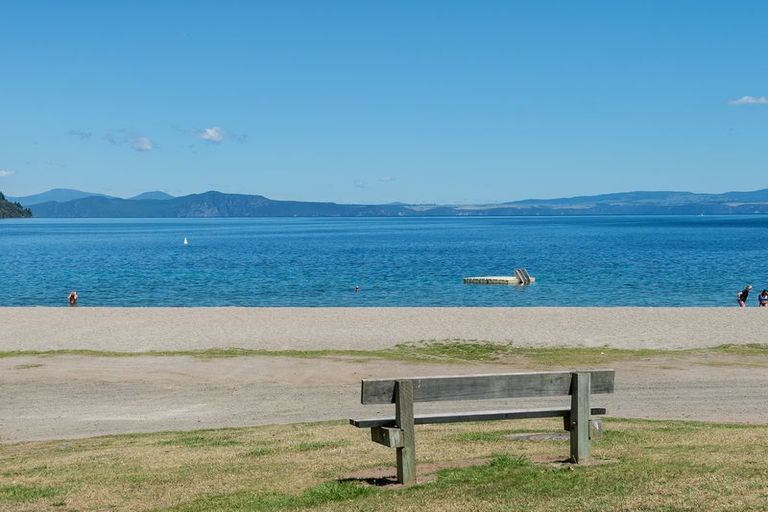 Photo of property in 34 Lakemere Way, Kinloch, Taupo, 3377