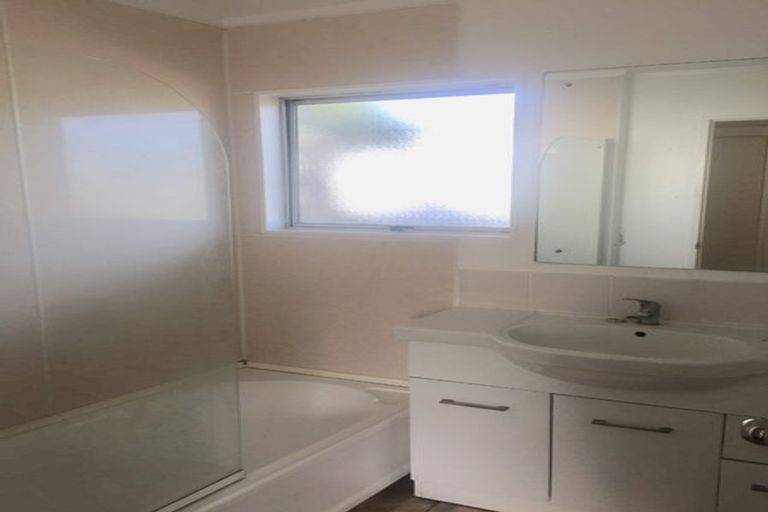 Photo of property in 153a Bruce Mclaren Road, Henderson, Auckland, 0612