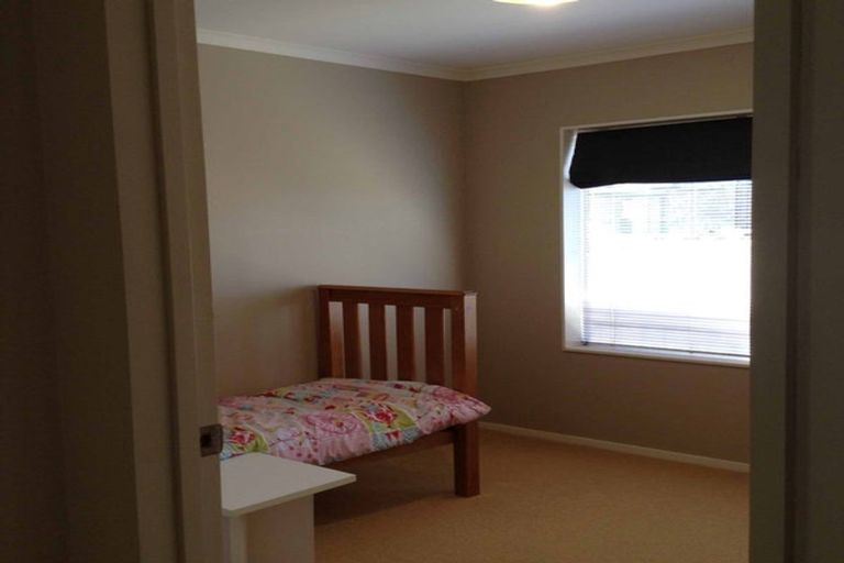 Photo of property in 30 Sandwick Drive, Weymouth, Auckland, 2103
