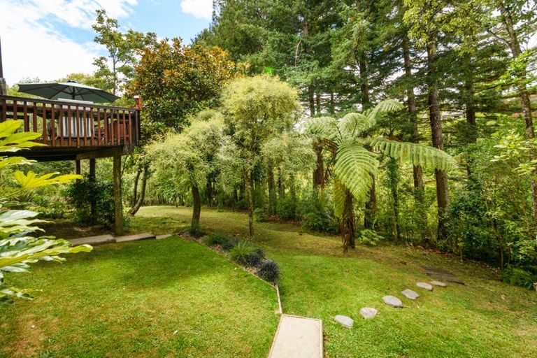 Photo of property in 43 Springdale Grove, Fitzherbert, Palmerston North, 4410