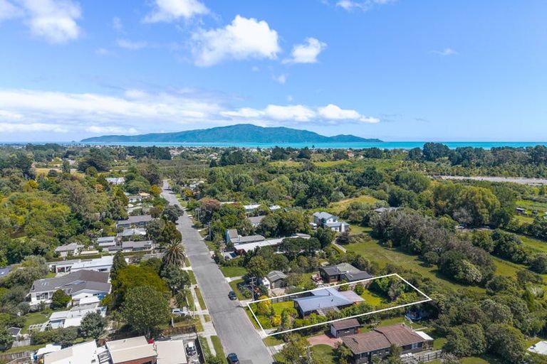 Photo of property in 5 Puriri Road, Waikanae, 5036