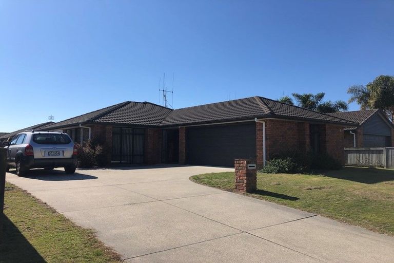 Photo of property in 111 Doncaster Drive, Papamoa Beach, Papamoa, 3118