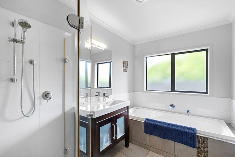 Photo of property in 11b Montrose Place, Highlands Park, New Plymouth, 4312