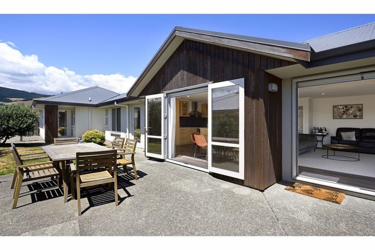 Photo of property in 27 Daelyn Drive, Richmond, 7020