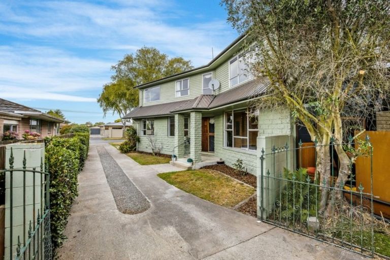 Photo of property in 21 Crofton Road, Harewood, Christchurch, 8051