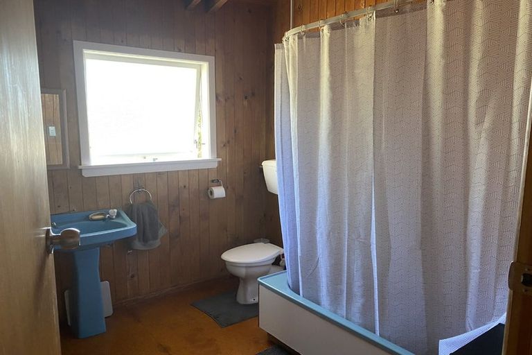 Photo of property in 6 Flaxmere Street, Waikanae Beach, Waikanae, 5036