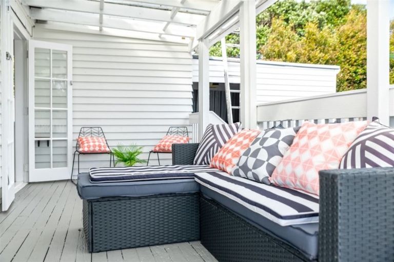 Photo of property in 1/318 Rangatira Road, Beach Haven, Auckland, 0626