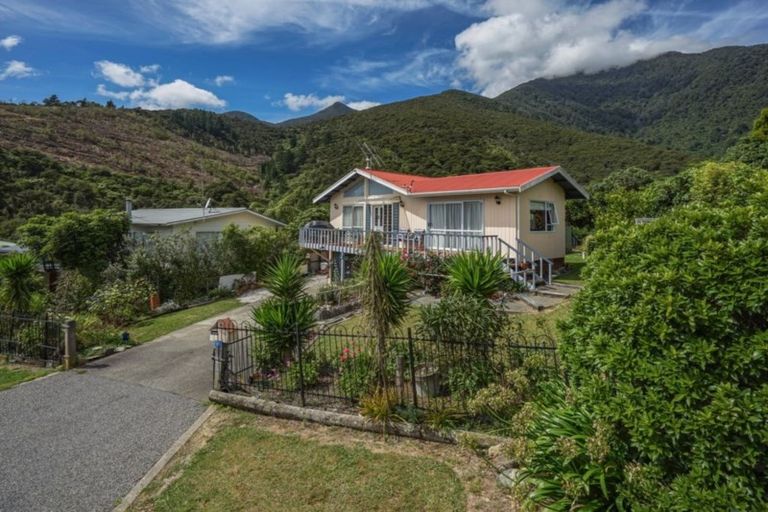 Photo of property in 6 Orchard Lane, Okiwi Bay, French Pass, 7193