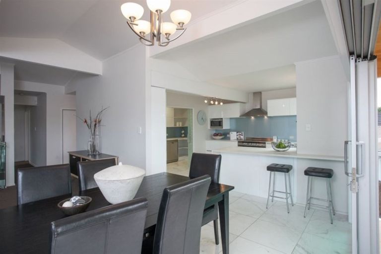 Photo of property in 163 Lake Crescent, Hamilton Lake, Hamilton, 3204