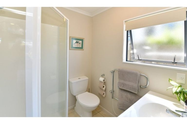 Photo of property in 88a Brian Crescent, Stanmore Bay, Whangaparaoa, 0932