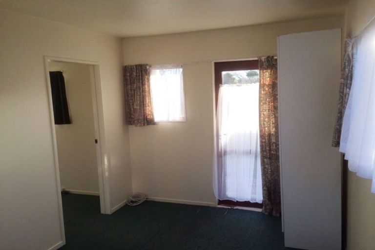 Photo of property in 16 Saint Leonards Road, Kelston, Auckland, 0602