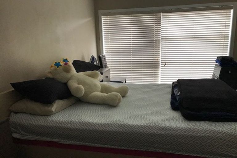 Photo of property in 2/15 Lancelot Place, Glenfield, Auckland, 0629