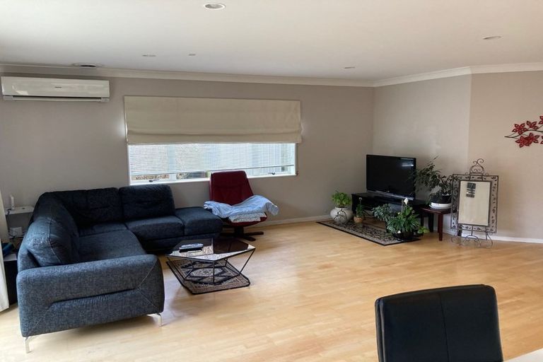 Photo of property in 41 Erlestoke Crescent, Churton Park, Wellington, 6037