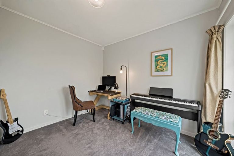 Photo of property in 91 Hutchinson Avenue, New Lynn, Auckland, 0600
