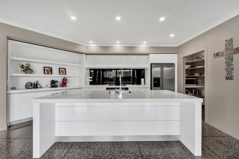 Photo of property in 15 Wentworth Lane, Waiwhakaiho, New Plymouth, 4312