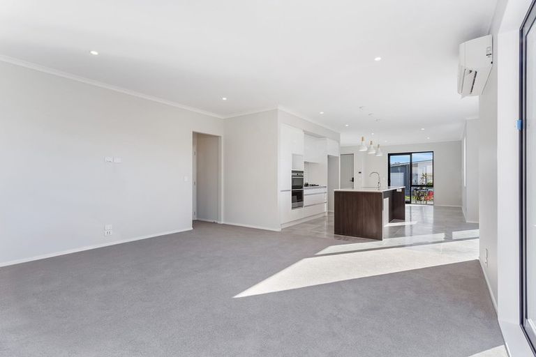 Photo of property in 17 Kuku Avenue, Red Beach, 0932