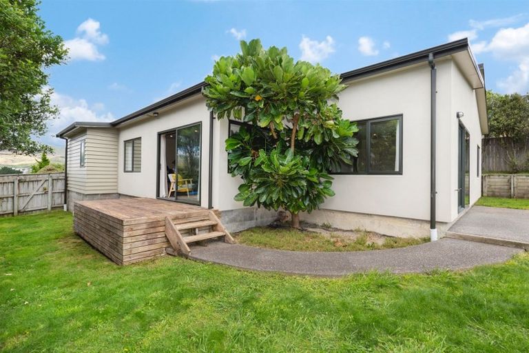 Photo of property in 7 Kaweka Close, Aotea, Porirua, 5024