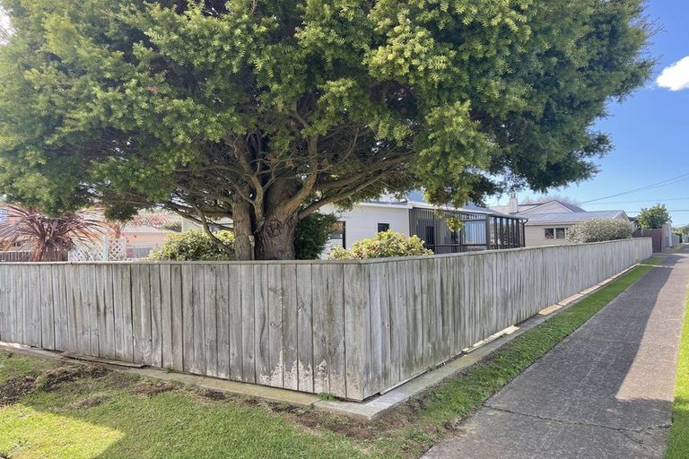 Photo of property in 18 Seymour Street, Waitara, 4320