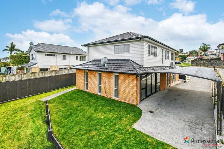 Photo of property in 18 Staten Place, Mangere, Auckland, 2022