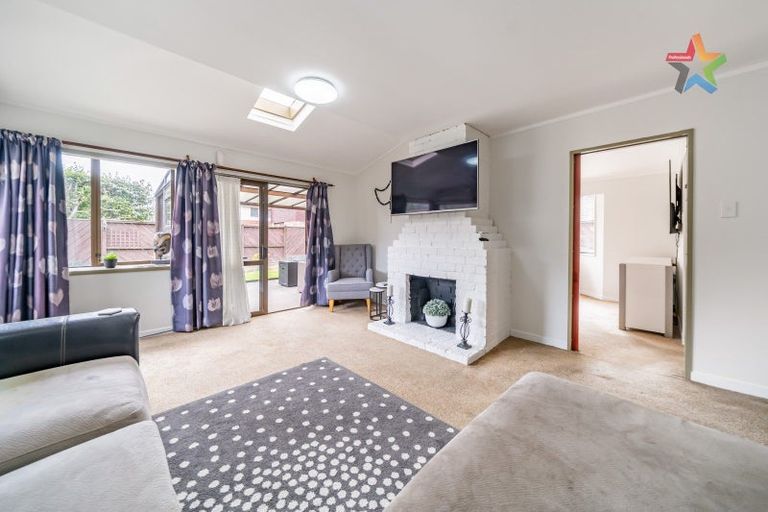 Photo of property in 19 Mcenroe Grove, Naenae, Lower Hutt, 5011