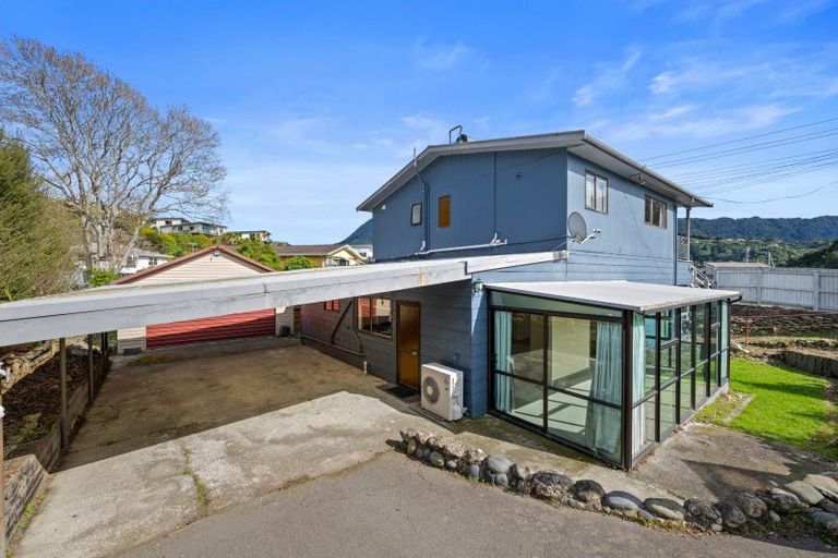 Photo of property in 62 Waikawa Road, Picton, 7220