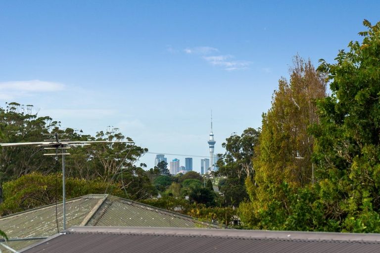 Photo of property in 10 Beaubank Road, Kelston, Auckland, 0602